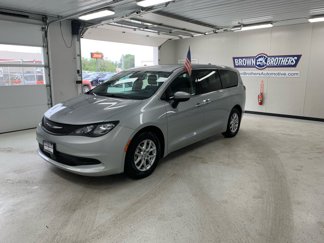 Used 2023 Chrysler Voyager LX image 1