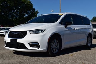 Used 2025 Chrysler Pacifica Select image 1