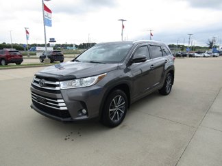 Used 2017 Toyota Highlander XLE image 1