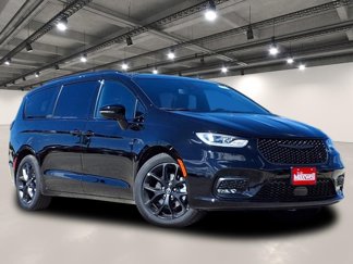 New 2025 Chrysler Pacifica Limited image 1