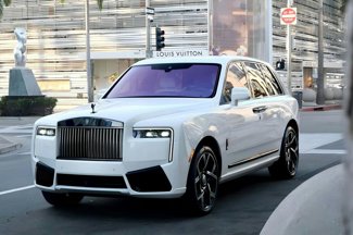Used 2025 Rolls-Royce Cullinan Black Badge image 1