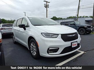 New 2026 Chrysler Pacifica Select image 1