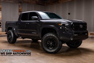 Used 2025 Toyota Tacoma SR5 image 1