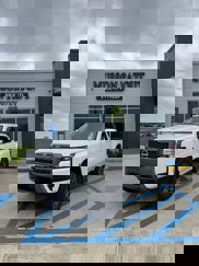 Used 2025 Nissan Frontier SV image 1