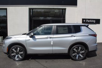 New 2025 Mitsubishi Outlander SE image 1