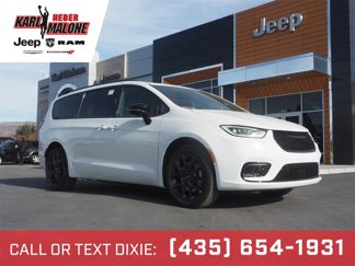 New 2025 Chrysler Pacifica Limited w/ Uconnect Theater Family Group image 1