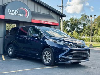 Used 2021 Toyota Sienna LE image 1