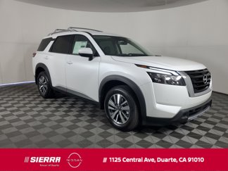 New 2025 Nissan Pathfinder SL image 1
