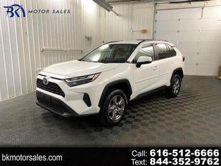Used 2022 Toyota RAV4 XLE image 1