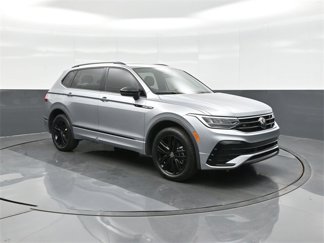 Certified 2022 Volkswagen Tiguan SE R-Line image 1