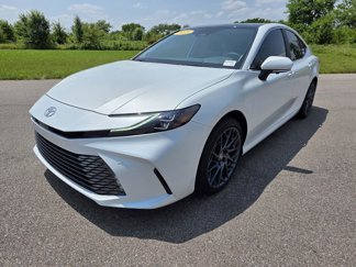 Used 2025 Toyota Camry SE image 1
