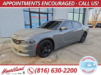 Used 2019 Dodge Charger SXT image 1