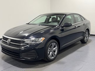 Used 2024 Volkswagen Jetta SE image 1