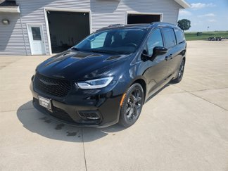 Used 2025 Chrysler Pacifica Limited image 1