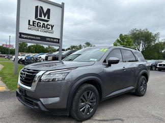 Used 2022 Nissan Pathfinder SV image 1