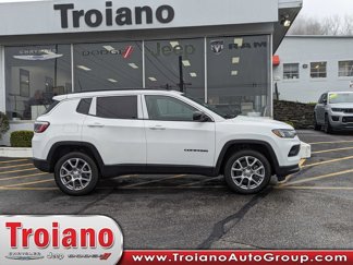 Used 2024 Jeep Compass Latitude w/ Sun and Sound Group image 1