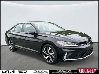 Used 2025 Volkswagen Jetta SEL image 1