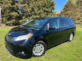 Used 2015 Toyota Sienna XLE image 1