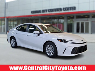 Certified 2025 Toyota Camry LE image 1
