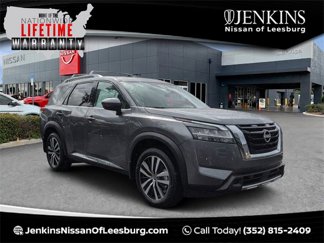 New 2025 Nissan Pathfinder Platinum image 1
