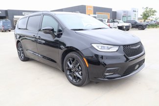 New 2026 Chrysler Pacifica Limited w/ S Appearance Package image 1