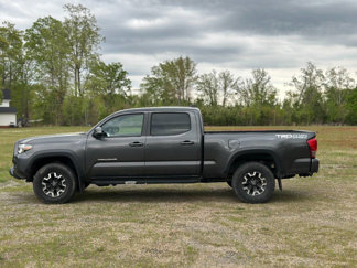 Used 2017 Toyota Tacoma TRD Off-Road image 1