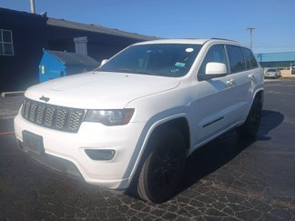 Used 2017 Jeep Grand Cherokee Altitude image 1
