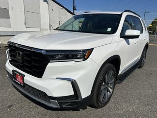 Used 2025 Honda Pilot Elite image 1