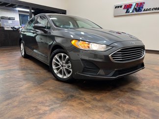 Used 2020 Ford Fusion SE image 1