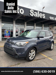 Used 2015 Kia Soul + image 1