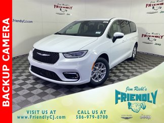 Used 2023 Chrysler Pacifica Touring-L image 1