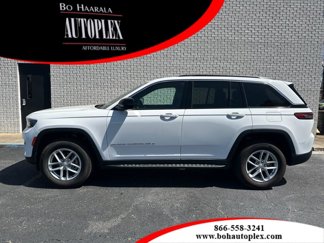 Used 2024 Jeep Grand Cherokee Laredo X image 1