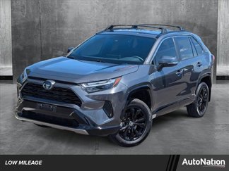 Used 2024 Toyota RAV4 SE image 1