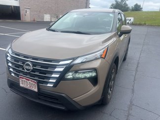 Used 2024 Nissan Rogue SV image 1