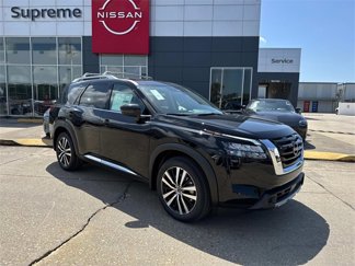 New 2025 Nissan Pathfinder Platinum image 1
