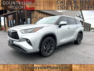 Used 2023 Toyota Highlander LE image 1