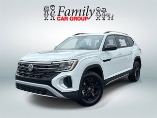New 2025 Volkswagen Atlas Peak Edition SE image 1