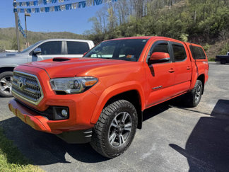Used 2017 Toyota Tacoma TRD Sport image 1