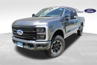 New 2025 Ford F250 4x4 Crew Cab Super Duty image 1