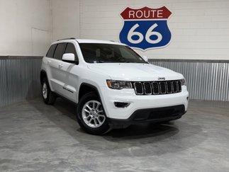 Used 2020 Jeep Grand Cherokee Laredo image 1