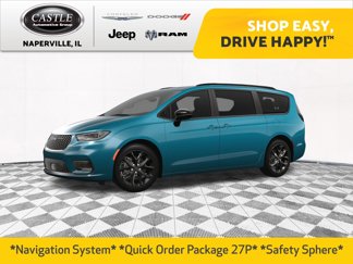 Used 2025 Chrysler Pacifica Limited image 1