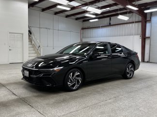 Used 2025 Hyundai Elantra Sport image 1