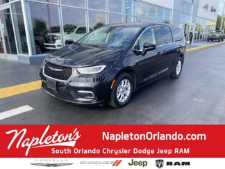 Used 2023 Chrysler Pacifica Touring-L image 1