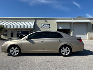 Used 2005 Toyota Avalon XLS image 1
