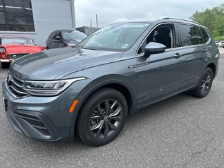 Used 2022 Volkswagen Tiguan SE w/ Panoramic Sunroof Package image 1