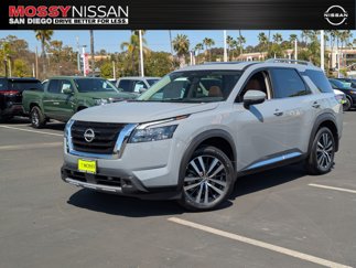 New 2025 Nissan Pathfinder Platinum image 1