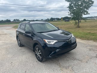 Used 2018 Toyota RAV4 LE image 1
