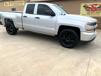 Used 2018 Chevrolet Silverado 1500 Custom w/ Custom Value Package image 1