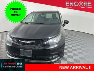 Used 2022 Chrysler Voyager LX image 1