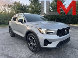 Used 2024 Volvo XC40 B5 Core image 1